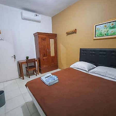 Syafa Homestay Syariah Mitra Reddoorz Tuban  Buitenkant foto