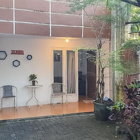 Syafa Homestay Syariah Mitra Reddoorz Tuban  Buitenkant foto