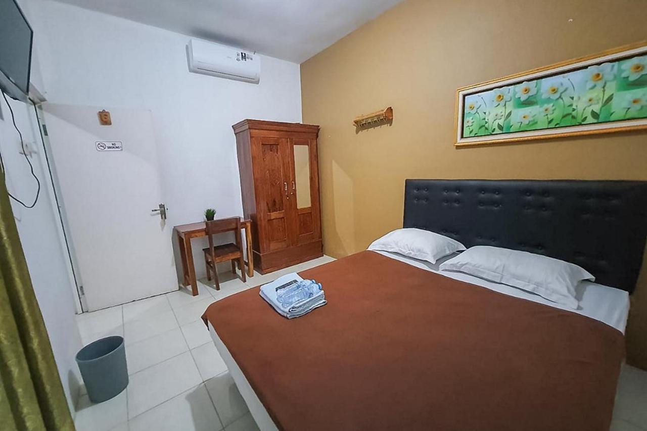 Syafa Homestay Syariah Mitra Reddoorz Tuban  Buitenkant foto
