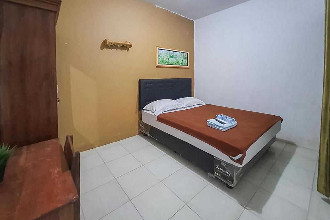 Syafa Homestay Syariah Mitra Reddoorz Tuban  Buitenkant foto