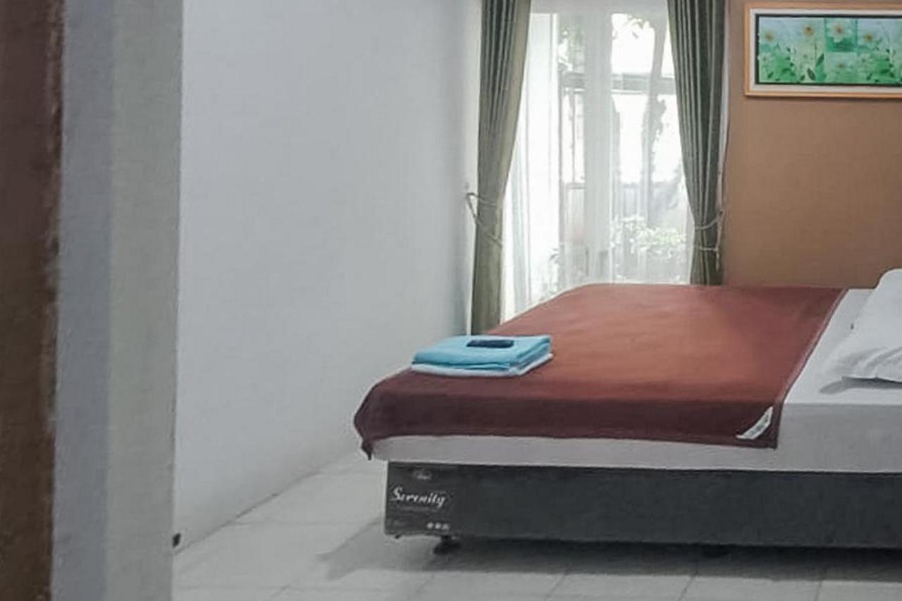 Syafa Homestay Syariah Mitra Reddoorz Tuban  Buitenkant foto