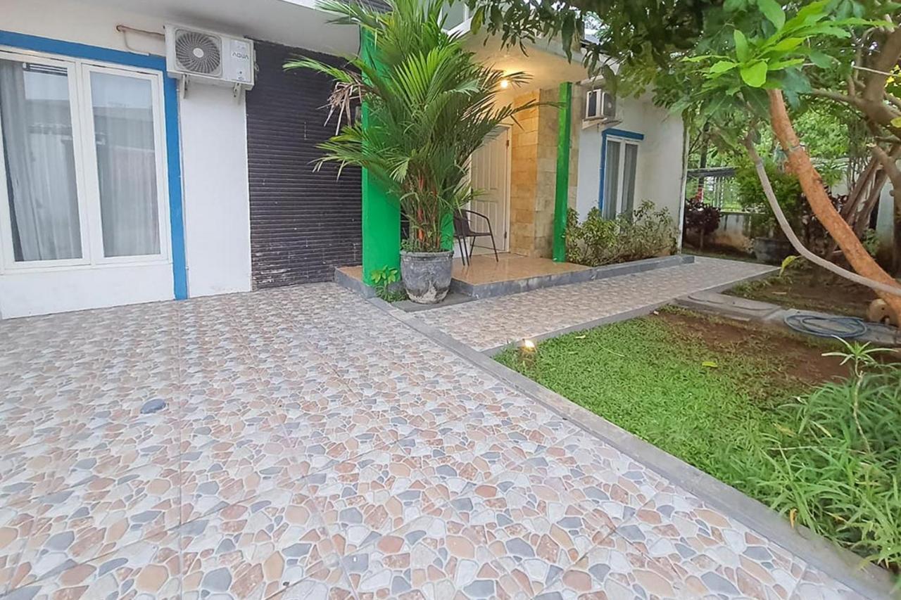 Syafa Homestay Syariah Mitra Reddoorz Tuban  Buitenkant foto