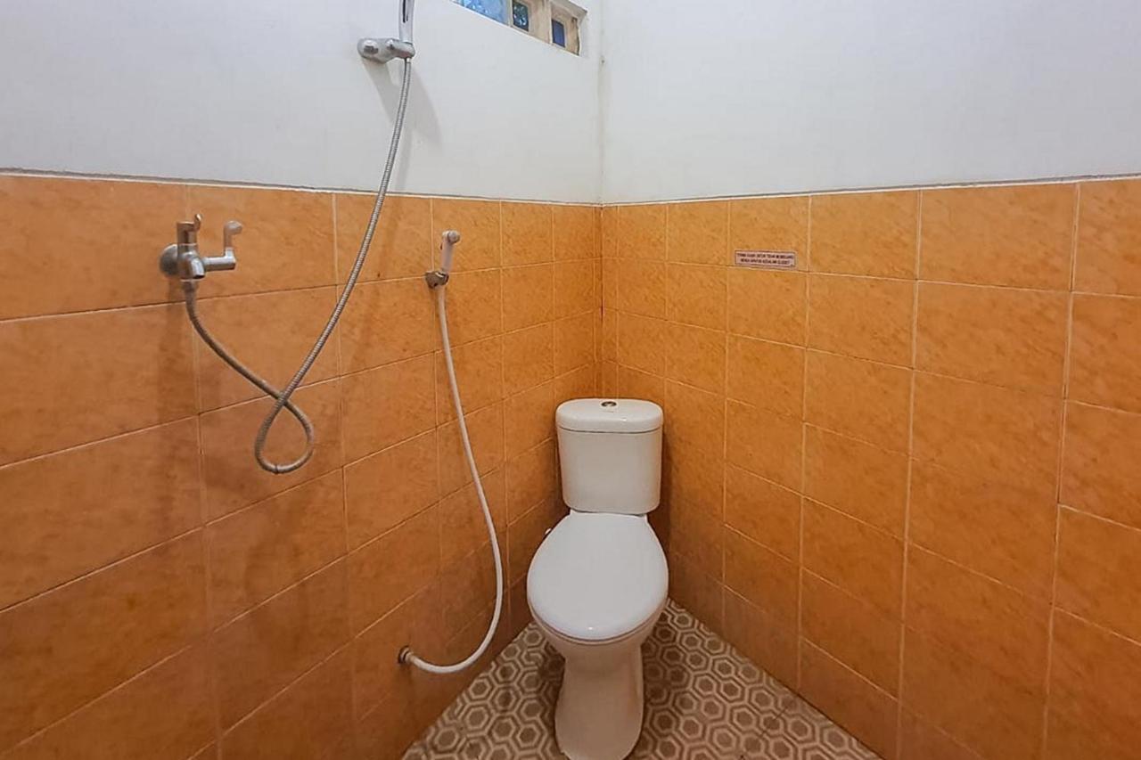 Syafa Homestay Syariah Mitra Reddoorz Tuban  Buitenkant foto