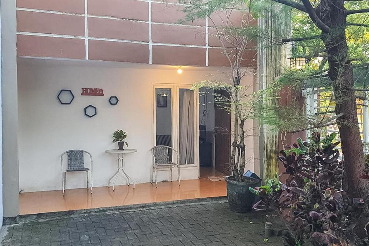 Syafa Homestay Syariah Mitra Reddoorz Tuban  Buitenkant foto